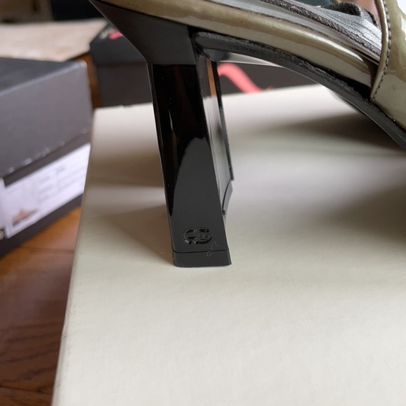 heels - Picture 10 of 12